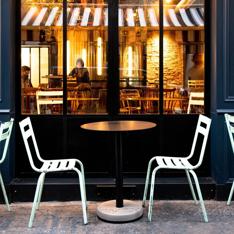 Table de bistro ronde noire Donut - Lyon Béton