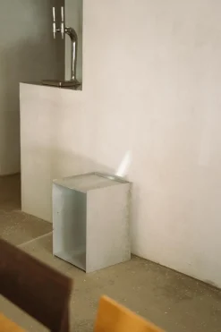 Table de chevet en aluminium 32,8 x 33,8 x 48,1 cm Rivet - Frama