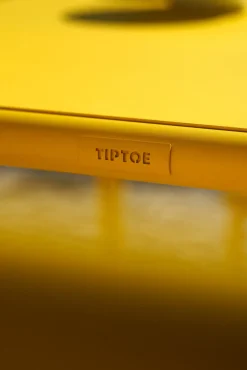 Table de jardin en acier thermolaqué jaune soleil 6 places 160x90cm Panorama - TIPTOE