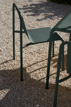 Table de jardin en acier thermolaqué vert forêt 6 places 160x90cm Panorama - TIPTOE