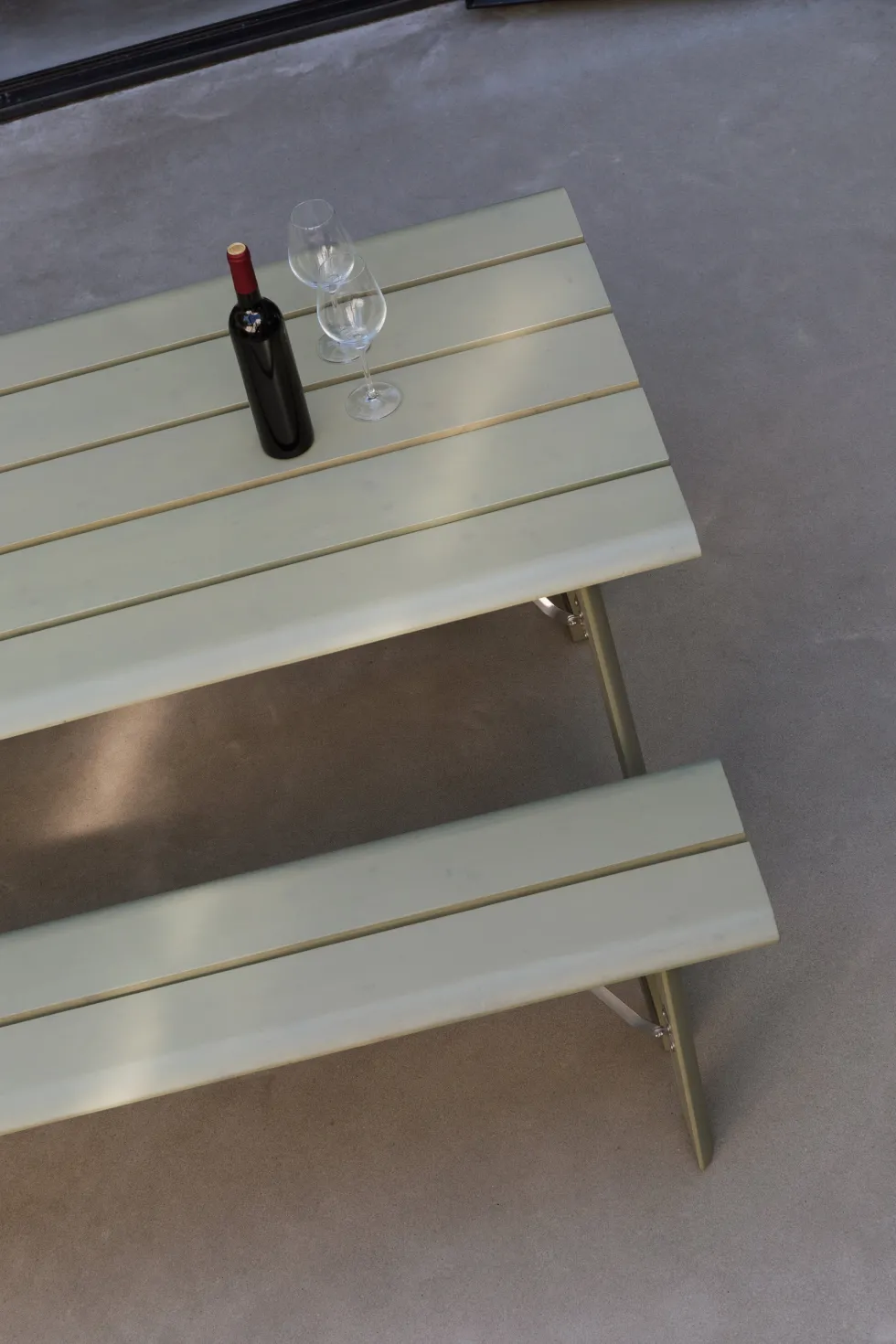Table de jardin en pin desert sage 180x79x75cm Avenue - Zuiver