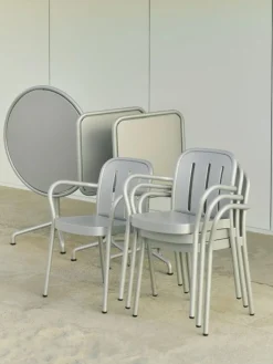 Table de jardin rectangulaire en aluminium laqué gris argenté 60x70x74cm Deville - HAY