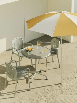 Table de jardin ronde en aluminium laqué gris argenté 80x74cm Deville - HAY