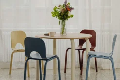 Table de salle à manger ronde en chêne et pieds beige désertique 100cm Meko - noo.ma