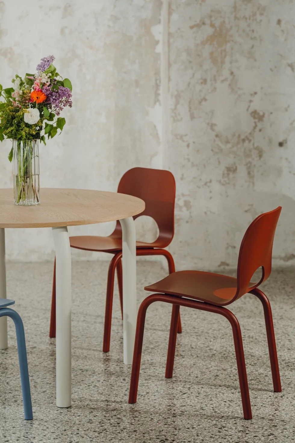 Table de salle à manger ronde en chêne et pieds beige désertique 100cm Meko - noo.ma