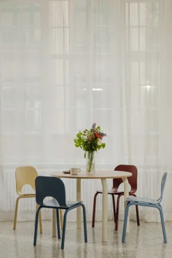 Table de salle à manger ronde en chêne et pieds beige désertique 100cm Meko - noo.ma