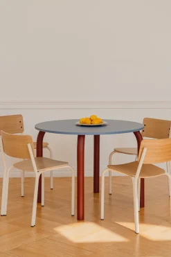 Table de salle à manger ronde en frêne bleu givré et pieds rouge auburn 100cm Meko - noo.ma