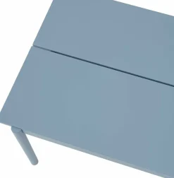 Table d'extérieur en acier bleu ciel 140 x 75 cm Linear - Muuto