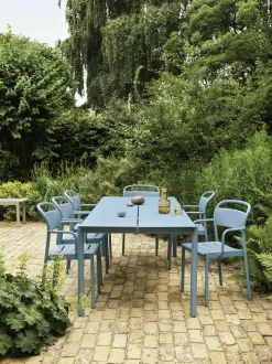 Table d'extérieur en acier bleu ciel 220 x 90 cm Linear - Muuto