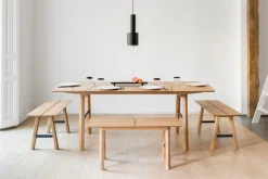 Table en chêne et pieds noirs SAVIA - Woodendot