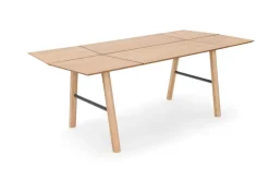 Table en chêne et pieds noirs SAVIA - Woodendot