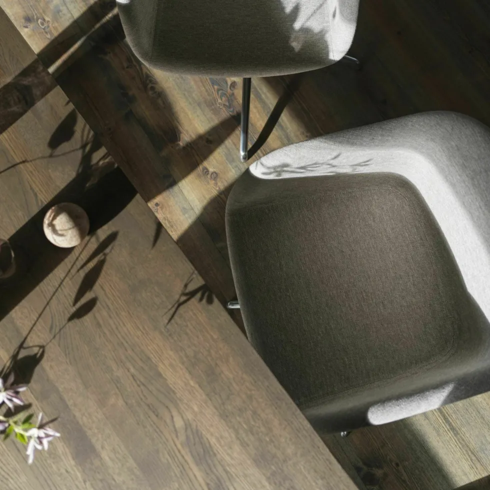 Table en chêne massif fumé et aluminium gris 295 x 108 cm 70/70 - Muuto