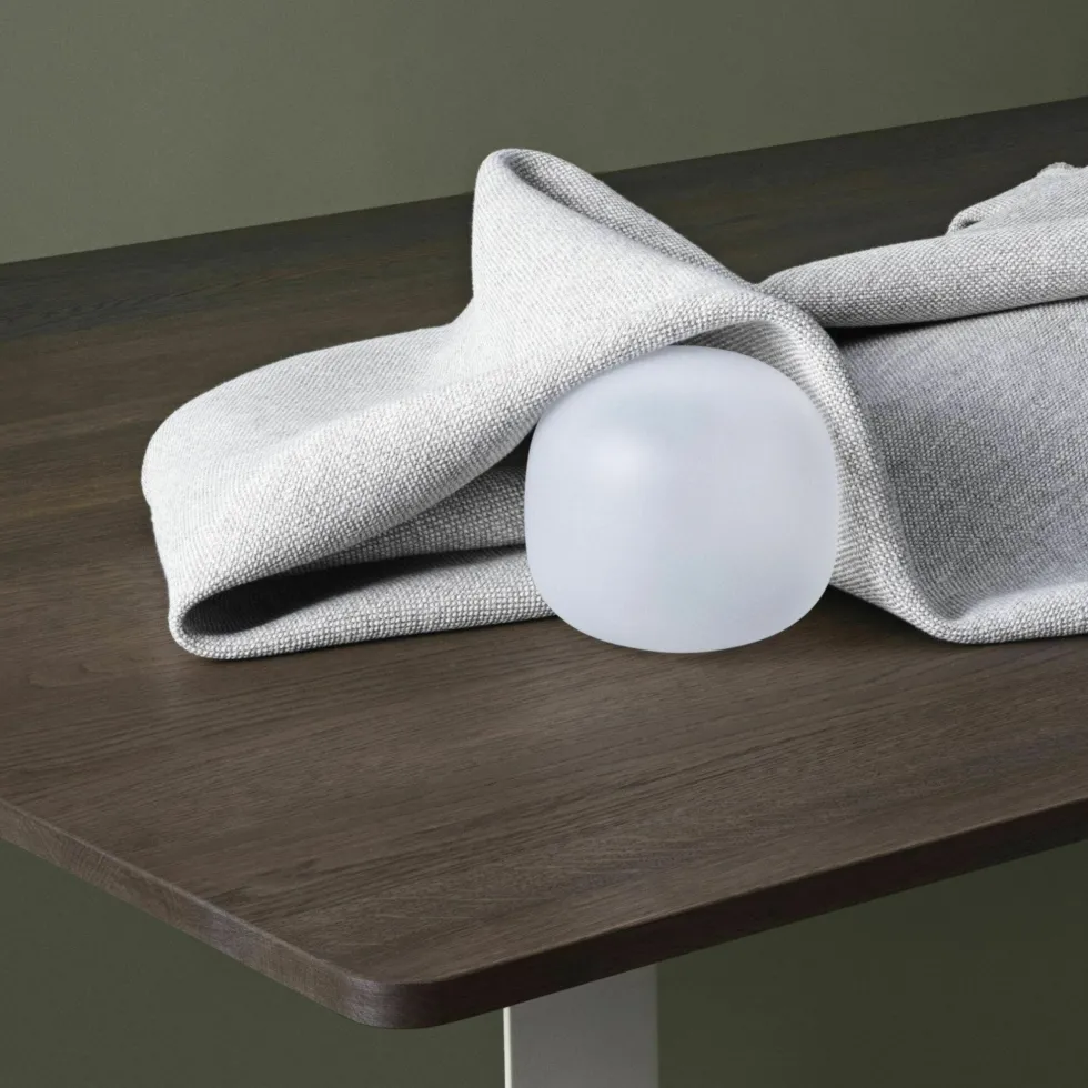 Table en chêne massif fumé et aluminium gris 295 x 108 cm 70/70 - Muuto