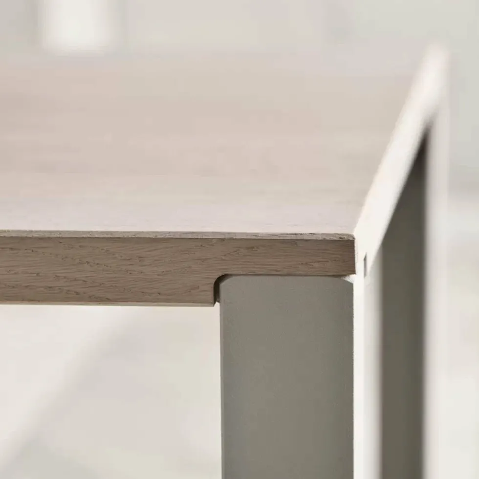 Table en chêne massif huilé pigmenté blanc et acier laqué gris 90 x 180 cm Link - Bolia