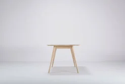 Table en chêne massif huilé 90 x 140 cm Stafa - Gazzda