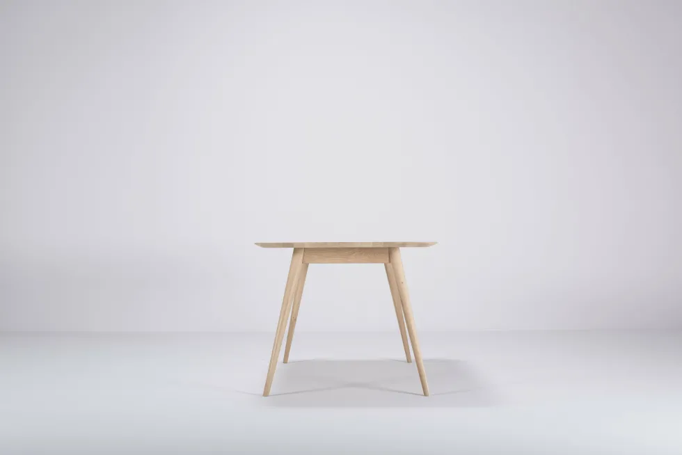 Table en chêne massif huilé 90 x 140 cm Stafa - Gazzda