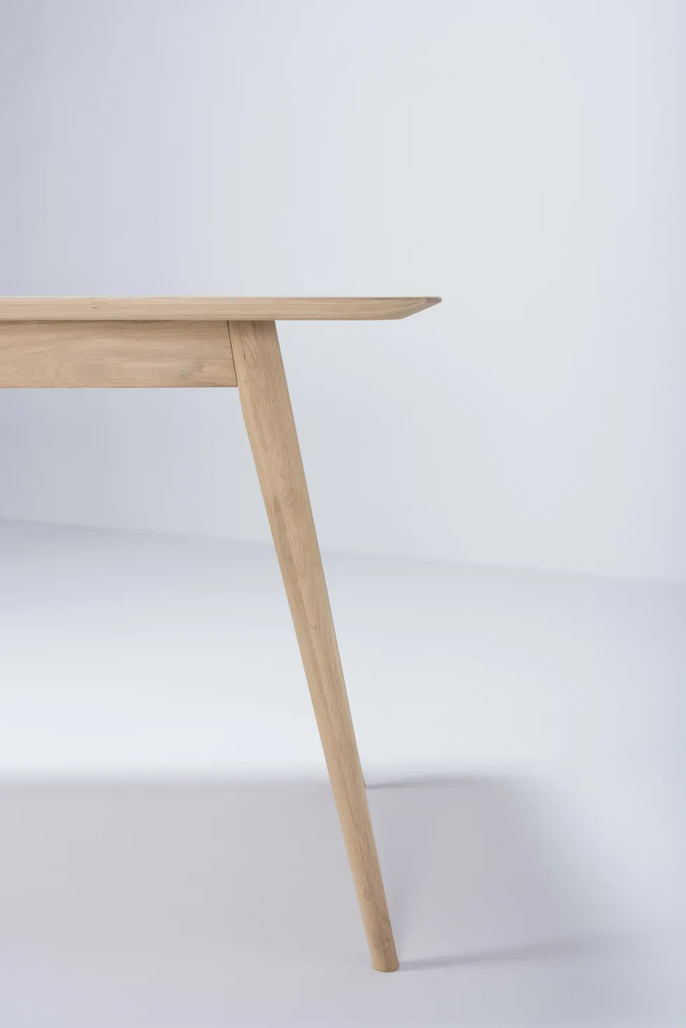Table en chêne massif huilé 90 x 140 cm Stafa - Gazzda