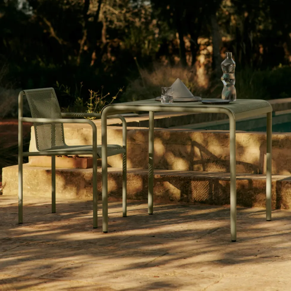 Table en fer vert clair 80x74cm Dapple - Ferm living