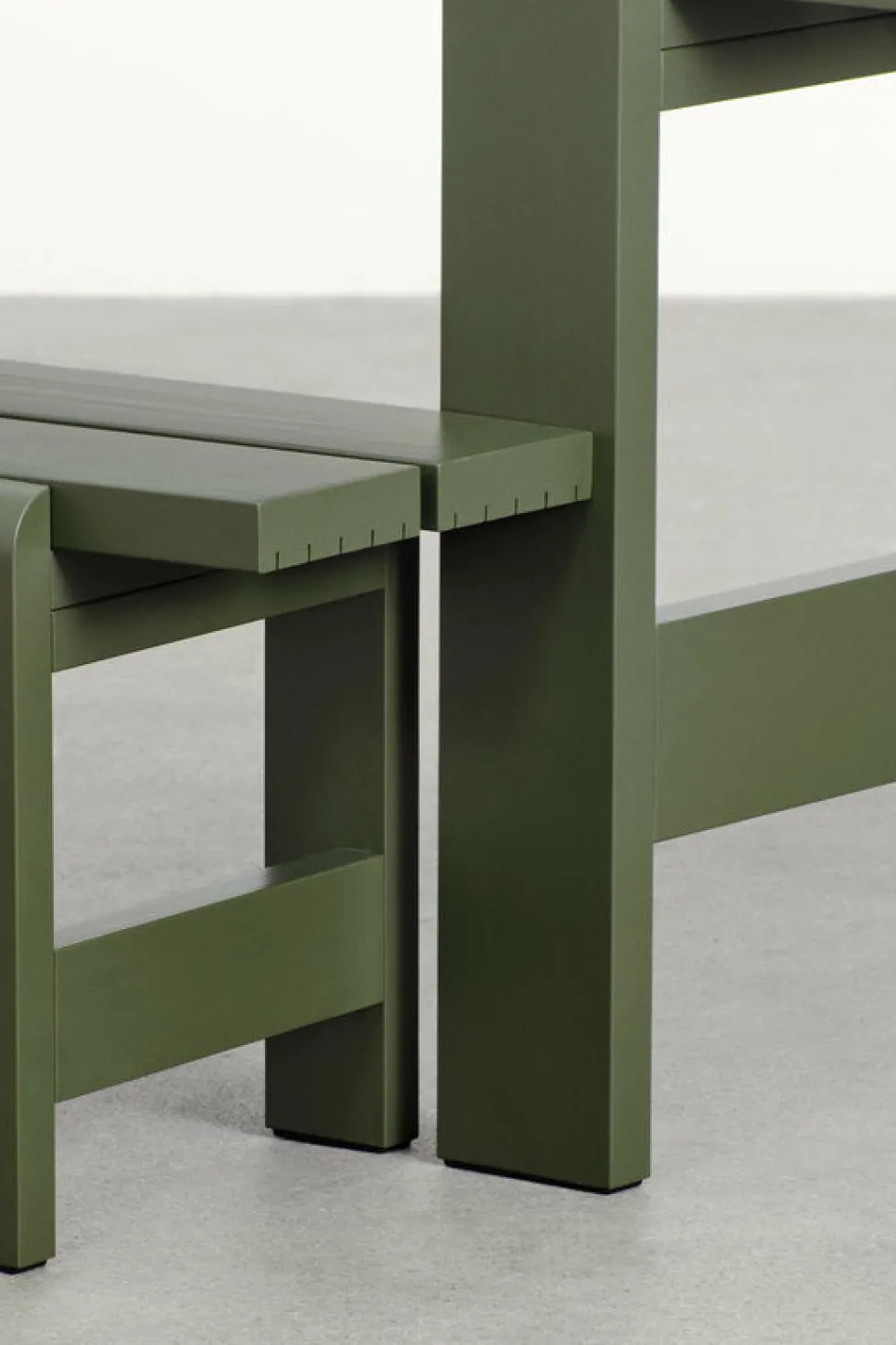 Table en pin laqué olive 180 x 66 x 74 cm Weekday - Hay