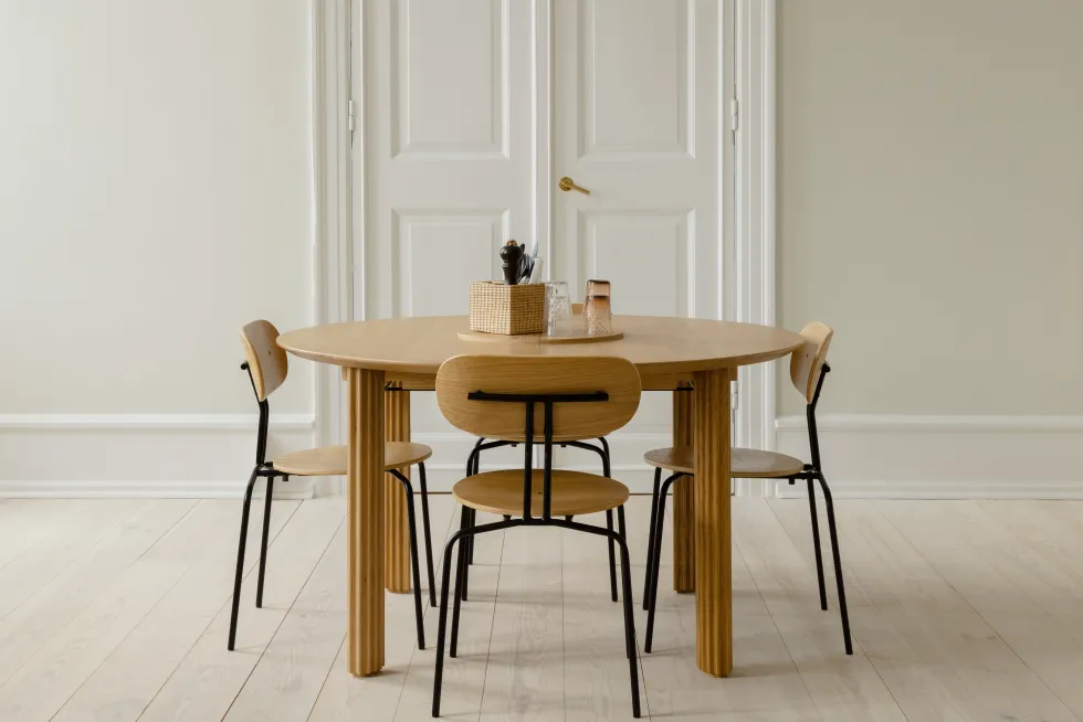Table extensible en chêne naturel 132/202 x 74 cm Comfort Circle - UMAGE