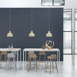 Table haute en linoléum noire contreplaqué 85 x 190 x 105 cm Base - Muuto