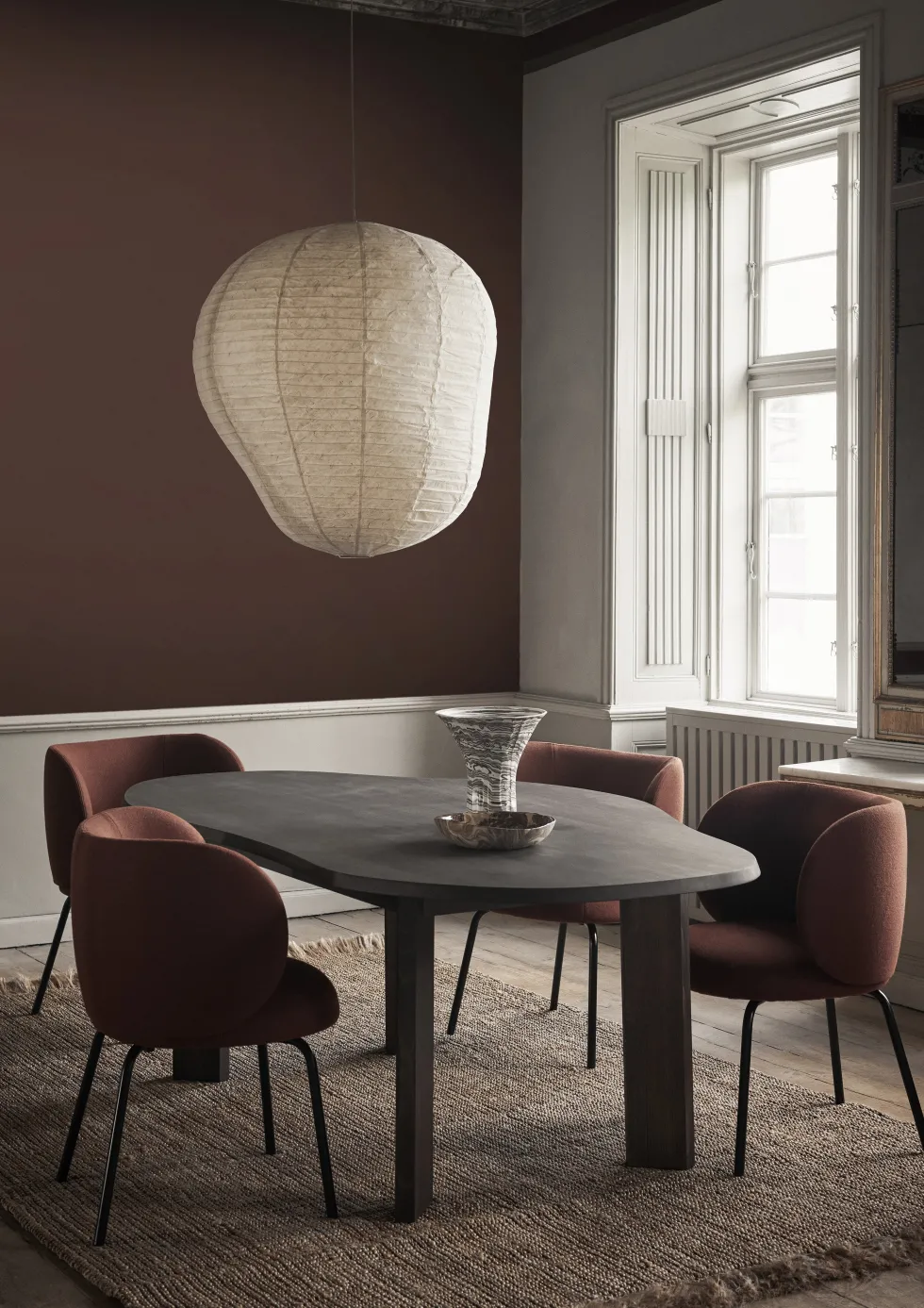 Table à manger asymétrique en hêtre marron foncé 220 cm Tarn - Ferm Living