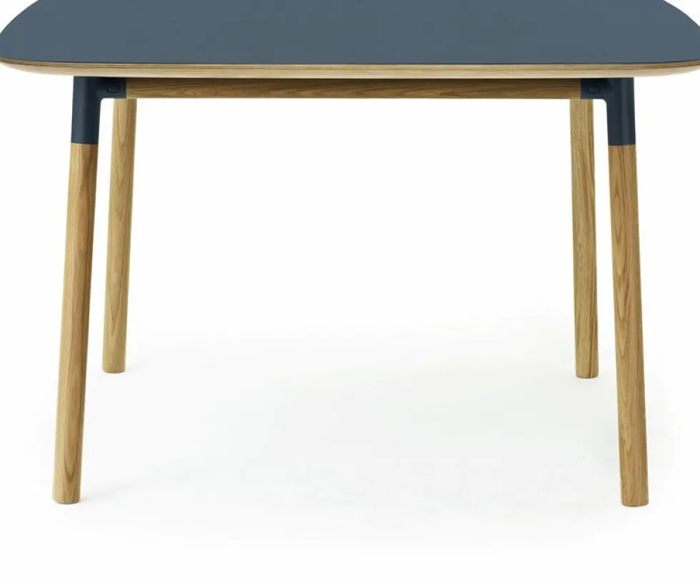 Table à manger carrée en chêne et lino bleu 120 x 120 cm Form - Normann Copenhagen