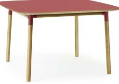 Table à manger carrée en chêne et lino rouge 120 x 120 cm Form - Normann Copenhagen