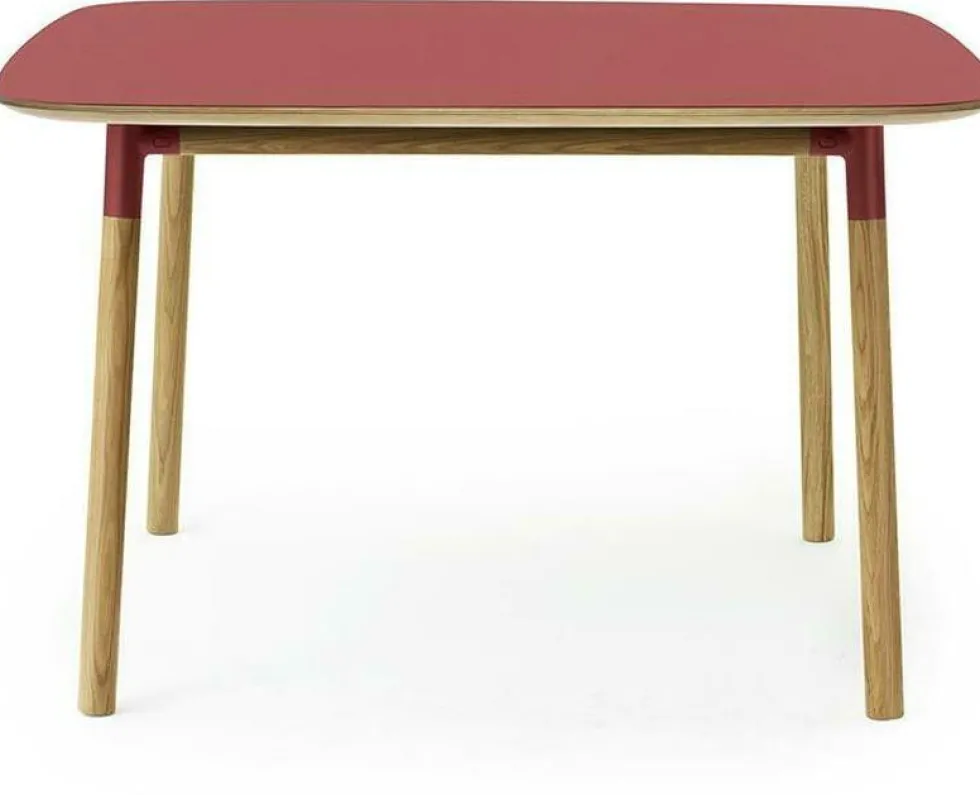 Table à manger carrée en chêne et lino rouge 120 x 120 cm Form - Normann Copenhagen