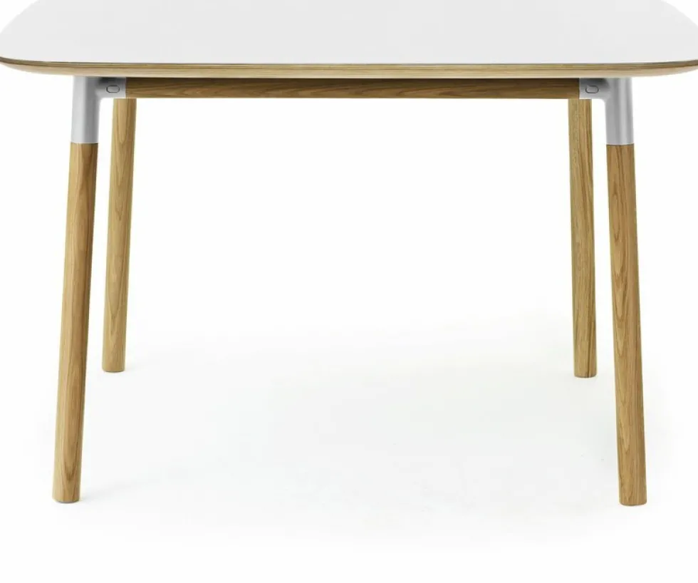 Table à manger carrée en chêne et stratifié blanc 120 x 120 cm Form - Normann Copenhagen