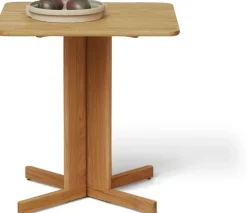 Table à manger carrée en chêne naturel 68 x 68 cm Quatrefoil - Form & Refine