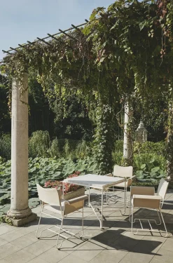 Table à manger de jardin blanc mat 90x90 cm Tropique - Gubi