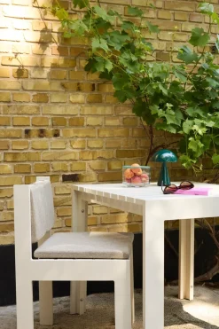 Table à manger de jardin rectangulaire en acier beige 89x80x76cm Haus - Hübsch