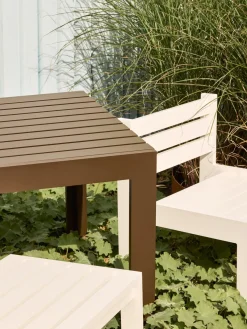 Table à manger de jardin rectangulaire en acier marron 89x80x76cm Haus - Hübsch