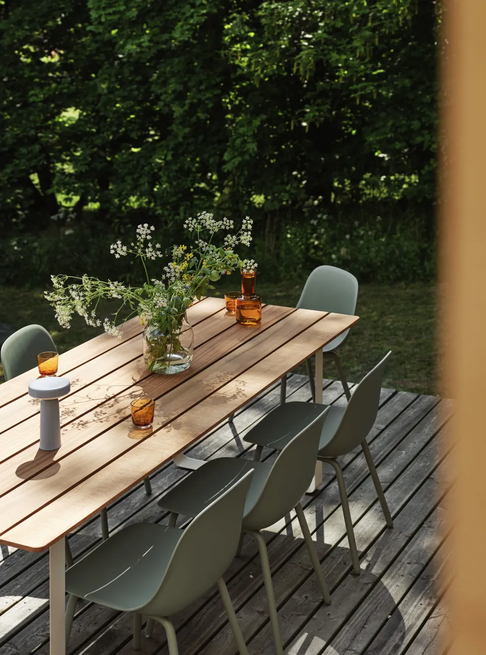 Table à manger de jardin rectangulaire en aluminium gris et acajou 225x90cm The 70/70 - Muuto