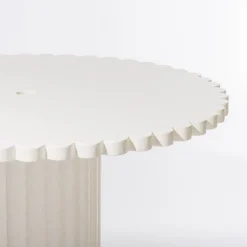 Table à manger de jardin ronde en béton blanc antique 116,8 Daisy - Business & Pleasure