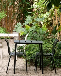 Table à manger d'extérieur carrée en métal noir 70x70x75cm - valerie_objects