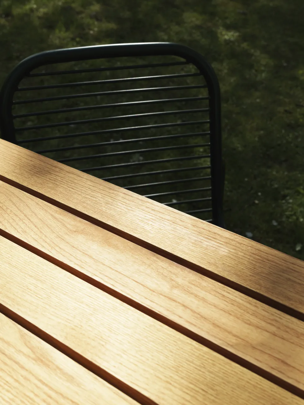 Table à manger d'extérieur en acier vert foncé 80 cm Robinia Vig - Normann Copenhagen