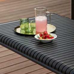 Table à manger d'extérieur en métal anthracite 82,5x90cm Palissade - HAY