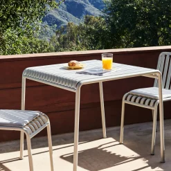 Table à manger d'extérieur en métal gris 82,5x90cm Palissade - HAY