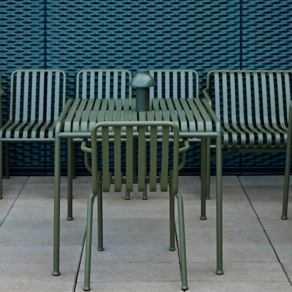Table à manger d'extérieur en métal gris 82,5x90cm Palissade - HAY