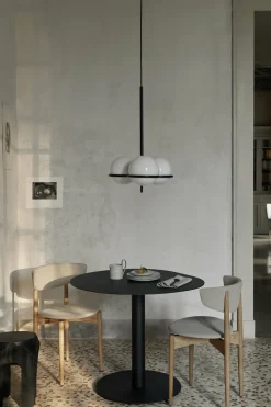 Table à manger en acier noir 72 x 96 cm Pond - Ferm Living