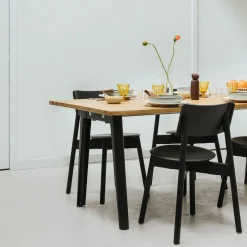 Table à manger en bois ancien et piètement en acier noir 190 x 95 x 75 cm New modern - TIPTOE