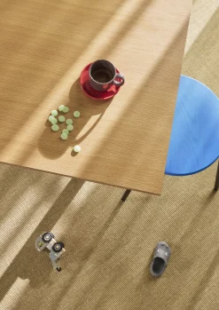 Table à manger en bois de chêne 110x110xh75cm Geo - Hübsch