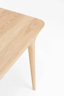Table à manger en chêne 200 x 90 cm Fawn - Gazzda