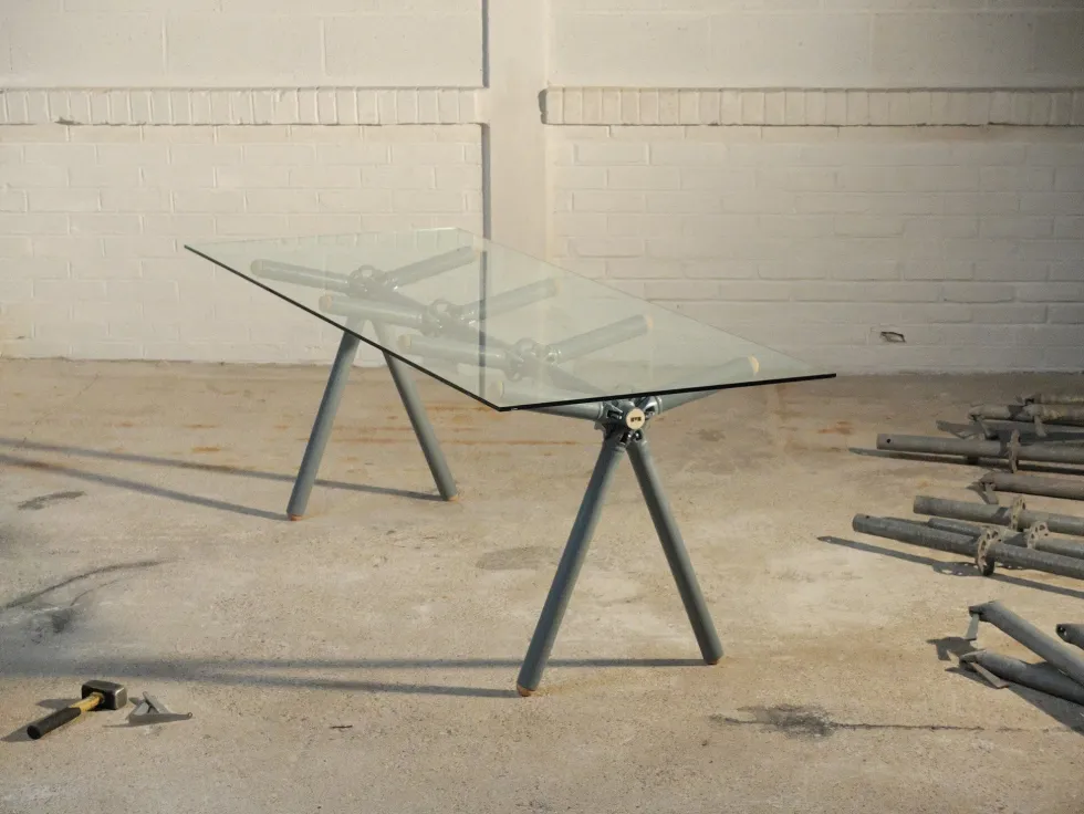 Table à manger en verre et structure en échafaudage bleu 250cm Clavex - Maximum