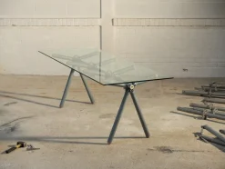 Table à manger en verre et structure en échafaudage rouille 250cm Clavex - Maximum