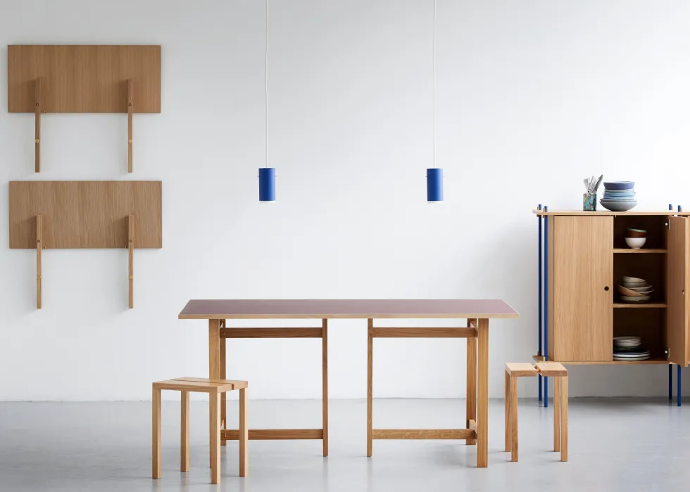 Table à manger rectangulaire en bois de chêne naturel et linoleum bordeaux 160x90cm - Moebe