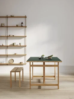 Table à manger rectangulaire en bois de chêne naturel et linoleum vert forêt 220x90cm - Moebe