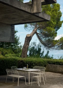 Table rectangulaire de jardin en acier ivoire 160x90cm Thorvald SC113 - &tradition